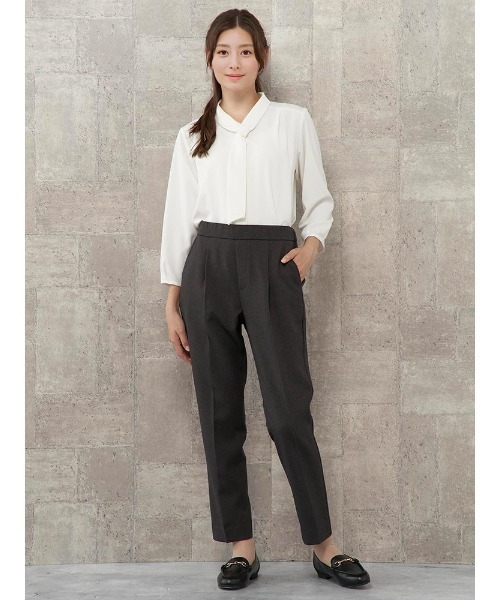 Perfect Suit FActory（パーフェクトスーツファクトリー）の「【お仕事OK】美単テーパードパンツ　ウーリッシュ　ブラック/ライトグレー/チャコールグレー/グリーン（スラックス・レディース・チャコールグレー/ライトグレー/ブラック/グリーン・M/S/L/SS）」の14枚目の写真