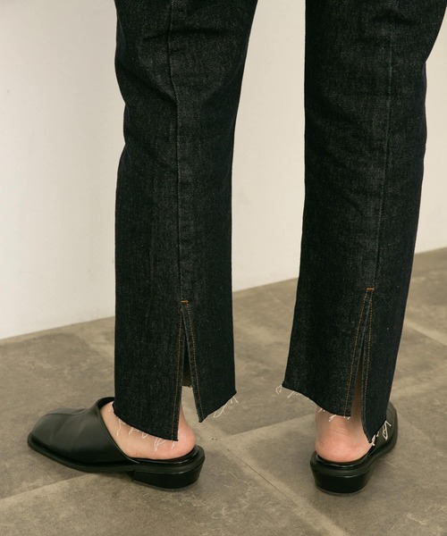 KBF(ケイビーエフ)の「スクエアトゥアシンメトリーミュール(その他シューズ・レディース・ブラウン/ベージュ/ブラック・37/36/38)」の15枚目の写真