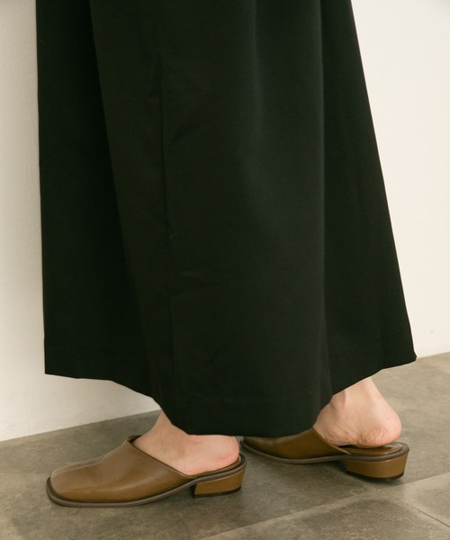 KBF(ケイビーエフ)の「スクエアトゥアシンメトリーミュール(その他シューズ・レディース・ブラウン/ベージュ/ブラック・37/36/38)」の21枚目の写真