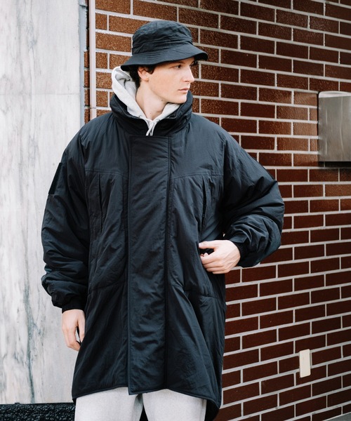 FREAK'S STORE（フリークスストア）の「限定展開 ビッグシルエット プリマロフト モンスターパーカー / 中綿ミリタリージャケット（ダウンジャケット/コート・メンズ・ベージュ/チャコールグレー/オリーブ/ブラック・LARGE/MEDIUM/SMALL）」の16枚目の写真