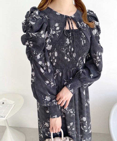 mysty woman（ミスティウーマン）の「デコルテドットフラワーワンピース　976878（ワンピース・レディース・オフホワイト/ブラック/ピンク・FREE）」の5枚目の写真