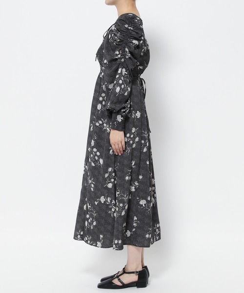 mysty woman（ミスティウーマン）の「デコルテドットフラワーワンピース　976878（ワンピース・レディース・オフホワイト/ブラック/ピンク・FREE）」の10枚目の写真