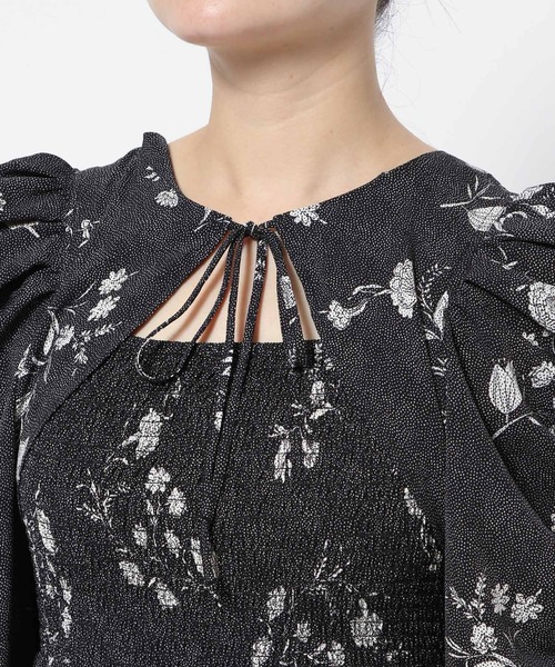 mysty woman（ミスティウーマン）の「デコルテドットフラワーワンピース　976878（ワンピース・レディース・オフホワイト/ブラック/ピンク・FREE）」の13枚目の写真