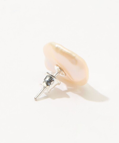 Le Chic Radical(ルシックラディカル)の「Le Chic Radical Pearl Studs ピアス(ピアス(両耳用)・レディース・ホワイト・FREE)」の3枚目の写真