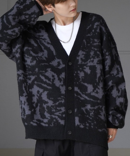 Confirm（コンファーム）の「ビッグシルエット 柄アソートニットカーディガン ヘリンボーン / ニュアンス / 煙柄 【Confirm】（カーディガン/ボレロ・メンズ・ブルー/ブラック/ブルー系その他/ブラック系その他/グレー系その他/ホワイト/グリーン系その他2/ブラック系その他2/ホワイト系その他2・M/L）」の4枚目の写真