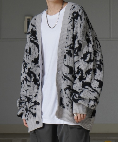 Confirm（コンファーム）の「ビッグシルエット 柄アソートニットカーディガン ヘリンボーン / ニュアンス / 煙柄 【Confirm】（カーディガン/ボレロ・メンズ・ブルー/ブラック/ブルー系その他/ブラック系その他/グレー系その他/ホワイト/グリーン系その他2/ブラック系その他2/ホワイト系その他2・M/L）」の15枚目の写真