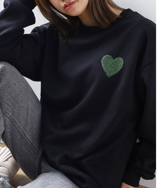 make a ray!（メイク ア レイ！）の「【0】ハートモチーフ ワンポイントロゴ刺繍 ＆ サガラ刺繍 ラフスウェット/ ビッグシルエット/ 裏起毛/ 大人こなれ感（スウェット・レディース・ダークブルー/アッシュグレー/ヘザーグレー/ネイビー/ブラック/ブラック系その他/トップグレー/ブルー/ブルー系その他/ライトグレー・M/L）」の2枚目の写真