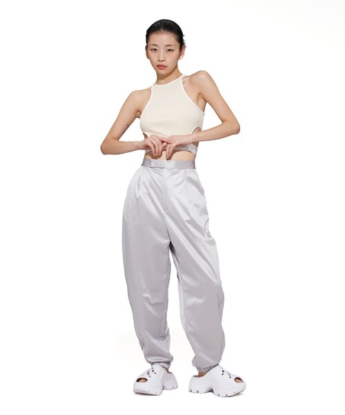 THINGS THAT MATTER（シングス ザット マター）の「【THINGS THAT MATTER/(シングス ザット マター)】NEW SATIN JERSEY JOG PANTS/NEWサテンジャージージョグパンツ（その他パンツ・レディース・ライトグレー/ブラック/ベージュ・1/2）」の5枚目の写真