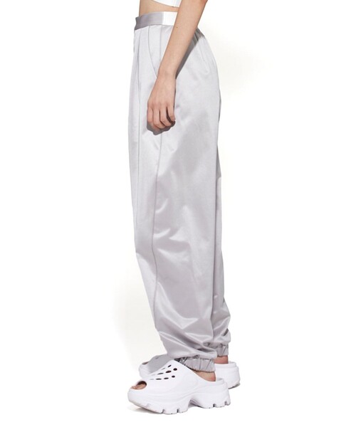 THINGS THAT MATTER（シングス ザット マター）の「【THINGS THAT MATTER/(シングス ザット マター)】NEW SATIN JERSEY JOG PANTS/NEWサテンジャージージョグパンツ（その他パンツ・レディース・ライトグレー/ブラック/ベージュ・1/2）」の16枚目の写真