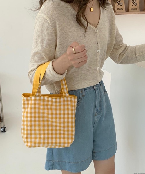 TONE SELECT GOODS（トーンセレクトグッズ）の「Liaa/ギンガムチェックミニトート A18207（トートバッグ・レディース・ベージュ/ブラック/グリーン/ピンク/イエロー/ブルー・FREE）」の5枚目の写真