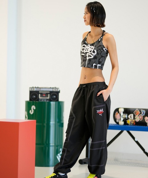 X-girl（エックスガール）の「PUMA/プーマ プーマ エックスガール エーオーピー クロップド キャミソール レディース 624722（タンクトップ・レディース・ブラック×ホワイト/オレンジ系その他・S/L/M）」の15枚目の写真