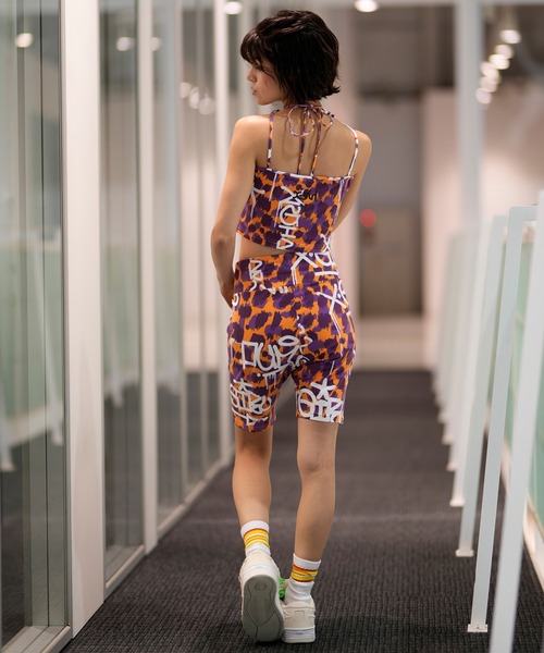 X-girl（エックスガール）の「PUMA/プーマ プーマ エックスガール エーオーピー クロップド キャミソール レディース 624722（タンクトップ・レディース・ブラック×ホワイト/オレンジ系その他・S/L/M）」の7枚目の写真