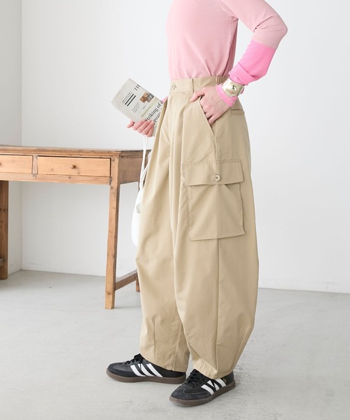 BONLECILL(ボンルシール)の「シャカシャカサーカスカーゴパンツ(カーゴパンツ・レディース・カーキ/ブラック/アイボリー/ベージュ・L/M)」の1枚目の写真