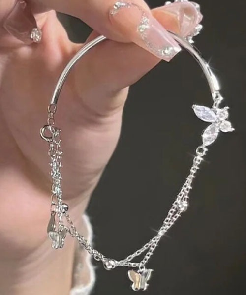 VIBGYOR Women(ヴィブジョー ウィメン)の「【float】バタフライ チャーム シルバー ブレスレット(ブレスレット・レディース・シルバー・FREE)」の4枚目の写真