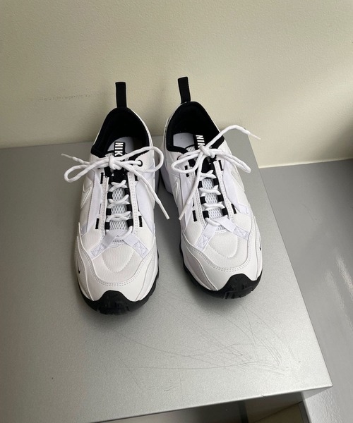 NIKE（ナイキ）の「NIKE　TC7900（スニーカー・レディース・ホワイト/ホワイト系その他・24.5/23.5/24）」の8枚目の写真