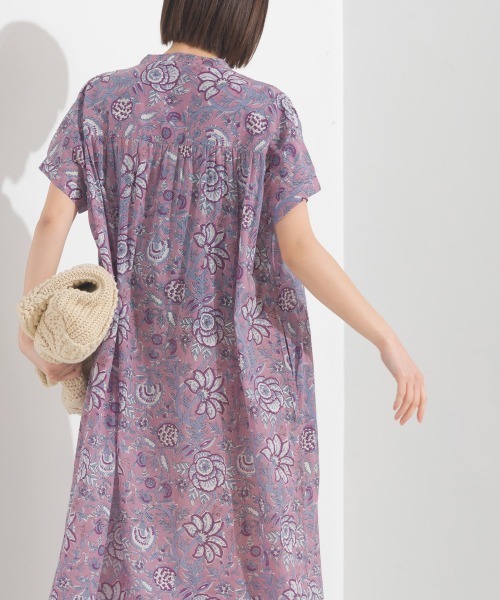 OMNES（オムネス）の「コットンボイル総柄半袖シャツワンピース（シャツワンピース・レディース・パープル/ブラック×ホワイト/グリーン系その他/ブルー系その他/ブラウン系その他/ブラック系その他/パープル系その他/キナリ/グリーン系その他2/ネイビー・FREE）」の20枚目の写真