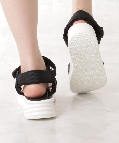 Lace Ladies(レースレディース)の「厚底 ベルクロ ストラップ コンフォート サンダル(サンダル・レディース・ブラック/アイボリー/ブラック×ホワイト・ 25/23.5/24.5/22.5/24/23)」の5枚目の写真