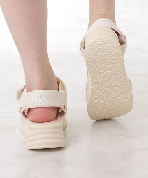 Lace Ladies(レースレディース)の「厚底 ベルクロ ストラップ コンフォート サンダル(サンダル・レディース・ブラック/アイボリー/ブラック×ホワイト・ 25/23.5/24.5/22.5/24/23)」の10枚目の写真