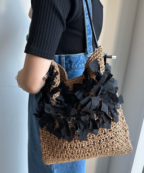 DouDou（ドゥドゥ）の「【WEB限定】ペーパー手編みリボントート（ハンドバッグ・レディース・ブラック/グレー・FREE）」の2枚目の写真