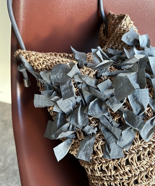 DouDou（ドゥドゥ）の「【WEB限定】ペーパー手編みリボントート（ハンドバッグ・レディース・ブラック/グレー・FREE）」の11枚目の写真
