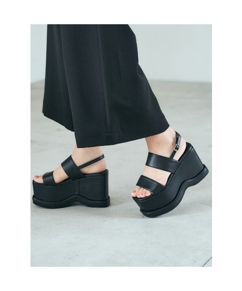Mafmof（マフモフ）の「Mafmof(マフモフ)10cm厚底ボリュームソールダブルベルトウエッジサンダル（サンダル・レディース・ホワイト/ブラック・S/M/L/LL）」の17枚目の写真