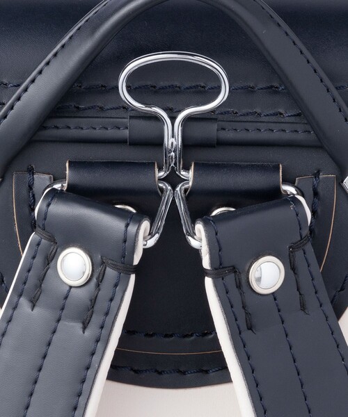 SHIPS（シップス）の「SHIPS KIDS:オリジナル ランドセル 牛革モデル(ハンドル付き) 2027 by大峽製鞄（ランドセル・キッズ・ブラック/ネイビー・ONE SIZE）」の7枚目の写真