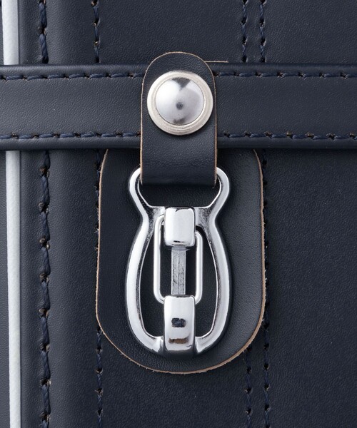 SHIPS（シップス）の「SHIPS KIDS:オリジナル ランドセル 牛革モデル(ハンドル付き) 2027 by大峽製鞄（ランドセル・キッズ・ブラック/ネイビー・ONE SIZE）」の5枚目の写真