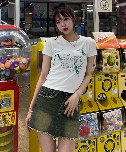 .KOM(ドットコム)の「A'GEM/9 × .kom 『.KOM/ドットケーオーエム』ハートリボン 半袖カットソー(Tシャツ/カットソー・レディース・ブラック/アイボリー・FREE)」の3枚目の写真