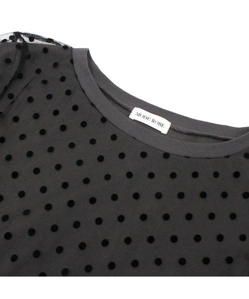 MODE ROBE（モードローブ）の「ドットチュールレイヤードTシャツ（Tシャツ/カットソー・レディース・チャコールグレー/ホワイト・FREE）」の11枚目の写真