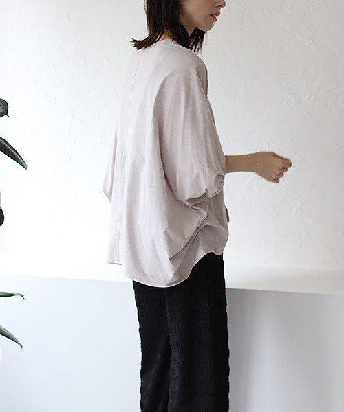 REAL CUBE(リアルキューブ)の「接触冷感デザインタックTシャツ(Tシャツ/カットソー・レディース・オフホワイト/ベージュ・M)」の6枚目の写真