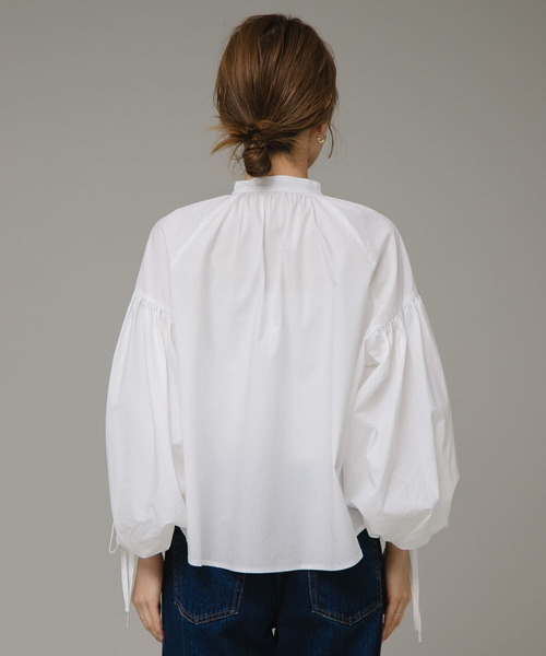 URBAN RESEARCH Sonny Label(アーバンリサーチサニーレーベル)の「ボリュームスリーブリボンブラウス(シャツ/ブラウス・レディース・オフホワイト/ブルー系その他/ストライプ・FREE)」の14枚目の写真