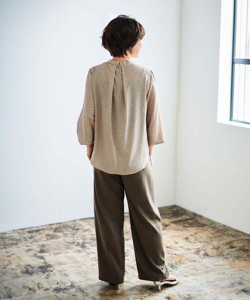 le.coeur blanc（ルクールブラン）の「幾何柄スカーフタイブラウス（シャツ/ブラウス・レディース・ホワイト系その他/ベージュ系その他2/ブルー系その他4・38）」の5枚目の写真