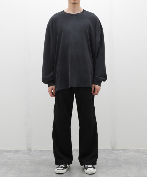 WISM(ウィズム)の「【INTODUSK / イントゥダスク】OVERSIZED LS TEE(Tシャツ/カットソー・メンズ・ブラック・MEDIUM/LARGE)」の2枚目の写真