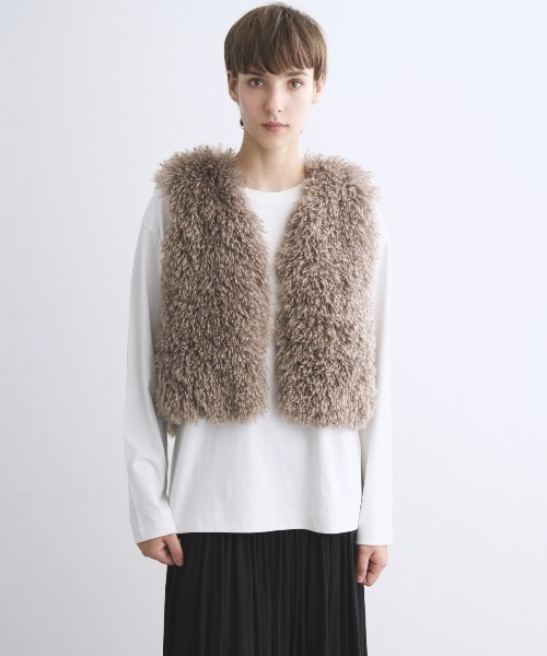 three dots（スリードッツ）の「ウェイビーファー ショートジレ