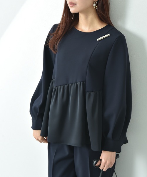 INTERPLANET(インタープラネット)の「TRダブルクロス異素材切替ペプラムブラウス(シャツ/ブラウス・レディース・ネイビー/グレイッシュベージュ・FREE)」の1枚目の写真