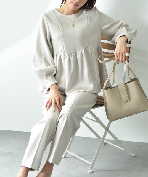 INTERPLANET(インタープラネット)の「TRダブルクロス異素材切替ペプラムブラウス(シャツ/ブラウス・レディース・ネイビー/グレイッシュベージュ・FREE)」の10枚目の写真