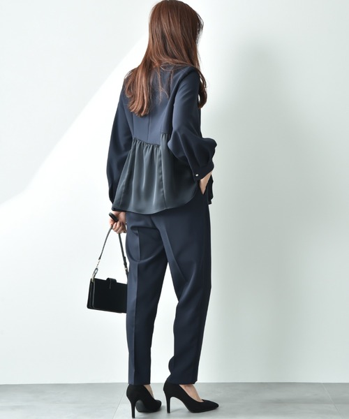 INTERPLANET(インタープラネット)の「TRダブルクロス異素材切替ペプラムブラウス(シャツ/ブラウス・レディース・ネイビー/グレイッシュベージュ・FREE)」の22枚目の写真