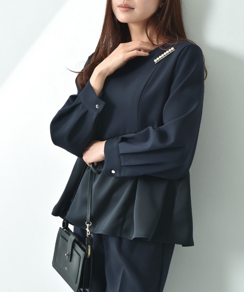 INTERPLANET(インタープラネット)の「TRダブルクロス異素材切替ペプラムブラウス(シャツ/ブラウス・レディース・ネイビー/グレイッシュベージュ・FREE)」の18枚目の写真