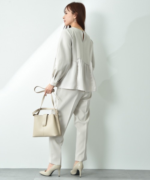 INTERPLANET(インタープラネット)の「TRダブルクロス異素材切替ペプラムブラウス(シャツ/ブラウス・レディース・ネイビー/グレイッシュベージュ・FREE)」の7枚目の写真