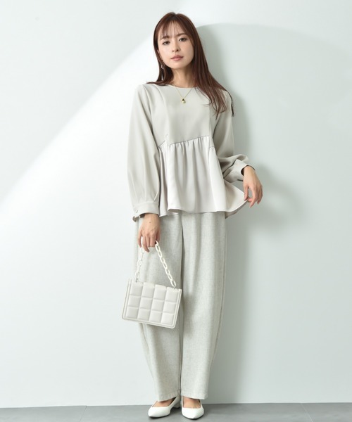 INTERPLANET(インタープラネット)の「TRダブルクロス異素材切替ペプラムブラウス(シャツ/ブラウス・レディース・ネイビー/グレイッシュベージュ・FREE)」の13枚目の写真