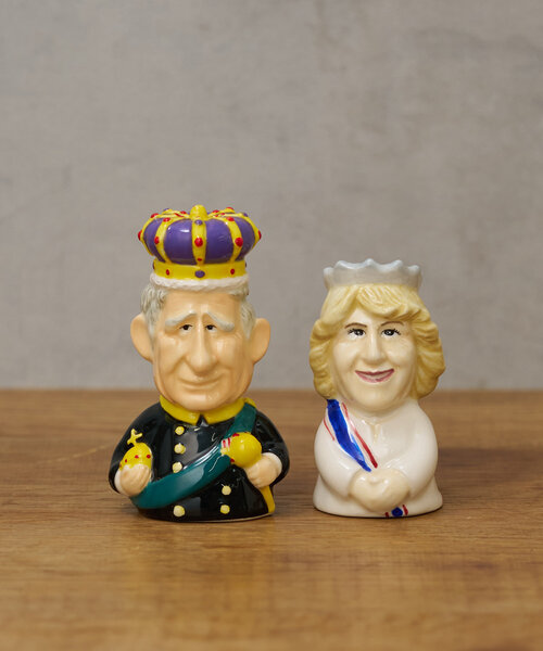 BIRTHDAY BAR（バースデイバー）の「King Charles and Camilla Salt and Pepper（キッチンツール・レディース・ベージュ・0）」の3枚目の写真