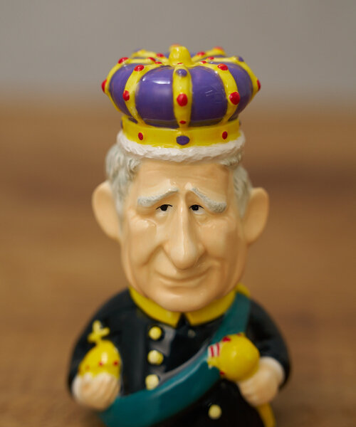 BIRTHDAY BAR（バースデイバー）の「King Charles and Camilla Salt and Pepper（キッチンツール・レディース・ベージュ・0）」の9枚目の写真