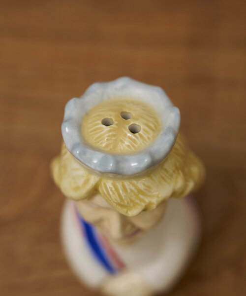 BIRTHDAY BAR（バースデイバー）の「King Charles and Camilla Salt and Pepper（キッチンツール・レディース・ベージュ・0）」の16枚目の写真