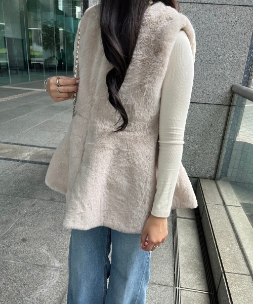 paravion（パラビオン）の「ファーペプラムベスト（ベスト・レディース・グレー/ベージュ・FREE）」の19枚目の写真