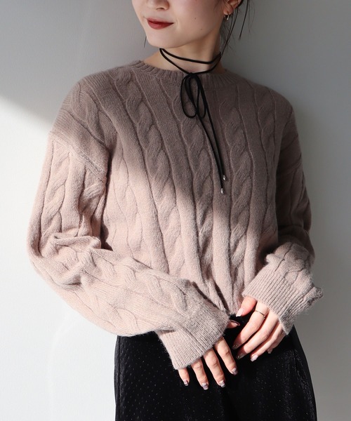 earth music&ecology（アースミュージックアンドエコロジー）の「ケーブルニットプルオーバー（ニット/セーター・レディース・グレー/アイボリー/グレイッシュベージュ/ブラック/レッド・FREE）」の4枚目の写真