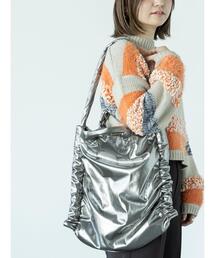 メタリック」に該当するハンドバッグ（シルバー/銀色系