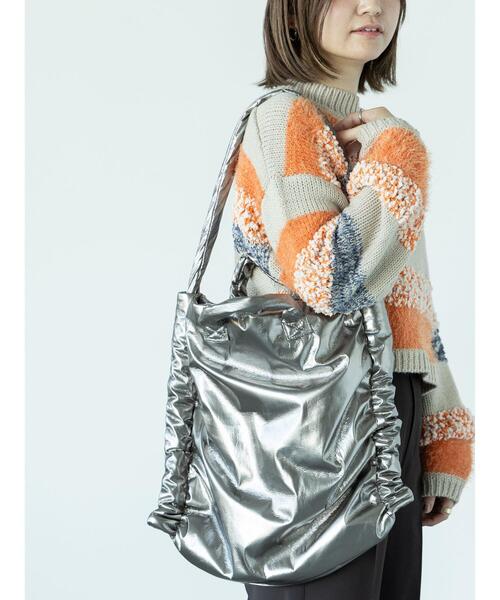 Lugnoncure(ルノンキュール)の「クロスボディバッグ(ハンドバッグ・レディース・ブラック/レッド/シルバー・F)」の3枚目の写真