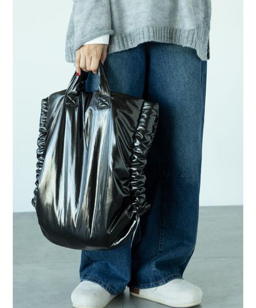 Lugnoncure(ルノンキュール)の「クロスボディバッグ(ハンドバッグ・レディース・ブラック/レッド/シルバー・F)」の2枚目の写真