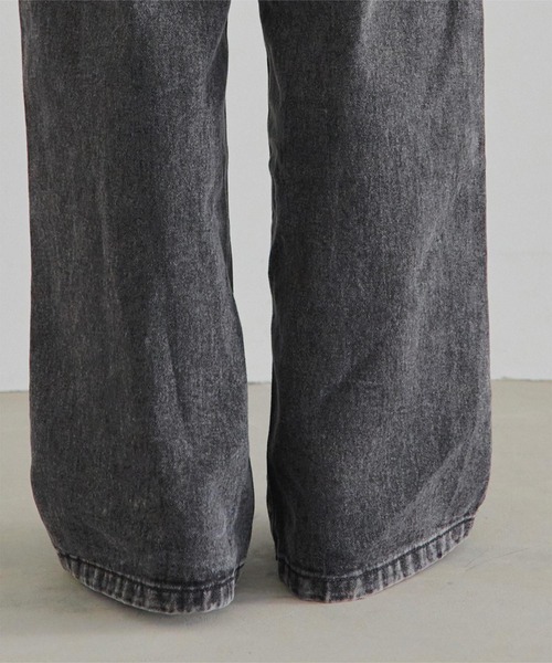 titivate（ティティベイト）の「セミワイドデニムパンツ（デニムパンツ・レディース・インディゴブルー/ブラック/アイボリー/ライトブルー・M）」の11枚目の写真