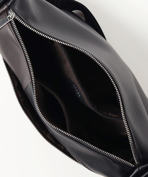 BEAMS HEART（ビームスハート）の「フェイクレザー 切替 ショルダーバッグ【ユニセックス】（ショルダーバッグ・メンズ・ネイビー/ブラウン・ONE SIZE）」の12枚目の写真